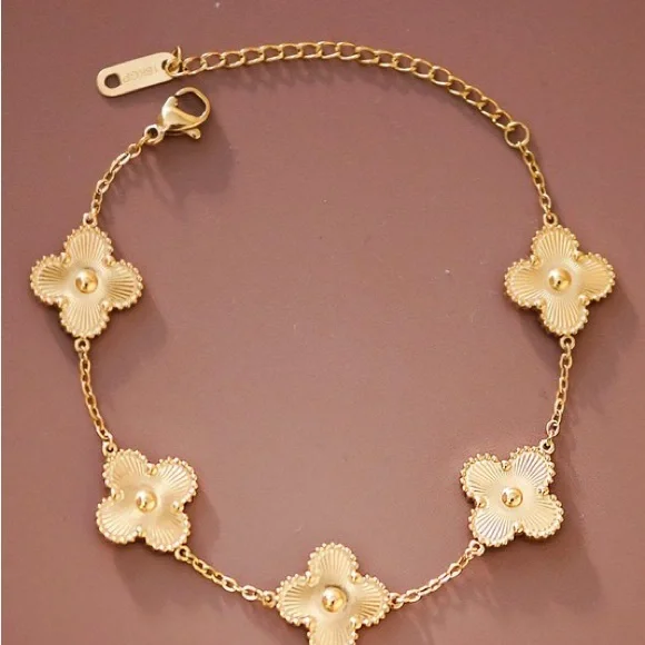 18K Gold Clover Bracelet (7700) - Picture 6 of 6